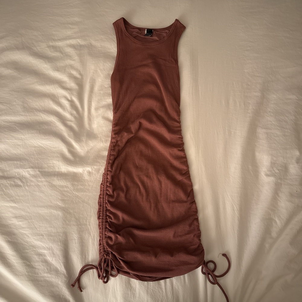 Mauve pink bodycon dress with drawstring sides